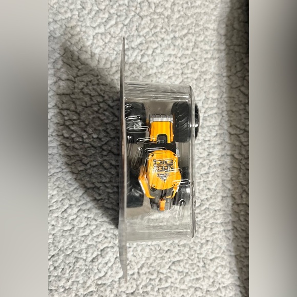 Monster Jam JCB Digatron - Picture 3 of 6